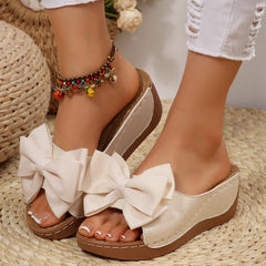 Bootara Women’s Liora Bow Flower Platform Wedge Slide Sandals – Peep-Toe Wide Strap Summer Slides (US 5–10.5)