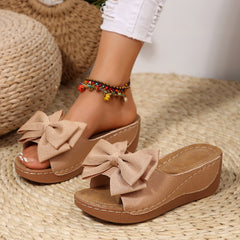 Bootara Women’s Liora Bow Flower Platform Wedge Slide Sandals – Peep-Toe Wide Strap Summer Slides (US 5–10.5)