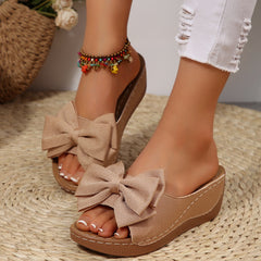Bootara Women’s Liora Bow Flower Platform Wedge Slide Sandals – Peep-Toe Wide Strap Summer Slides (US 5–10.5)