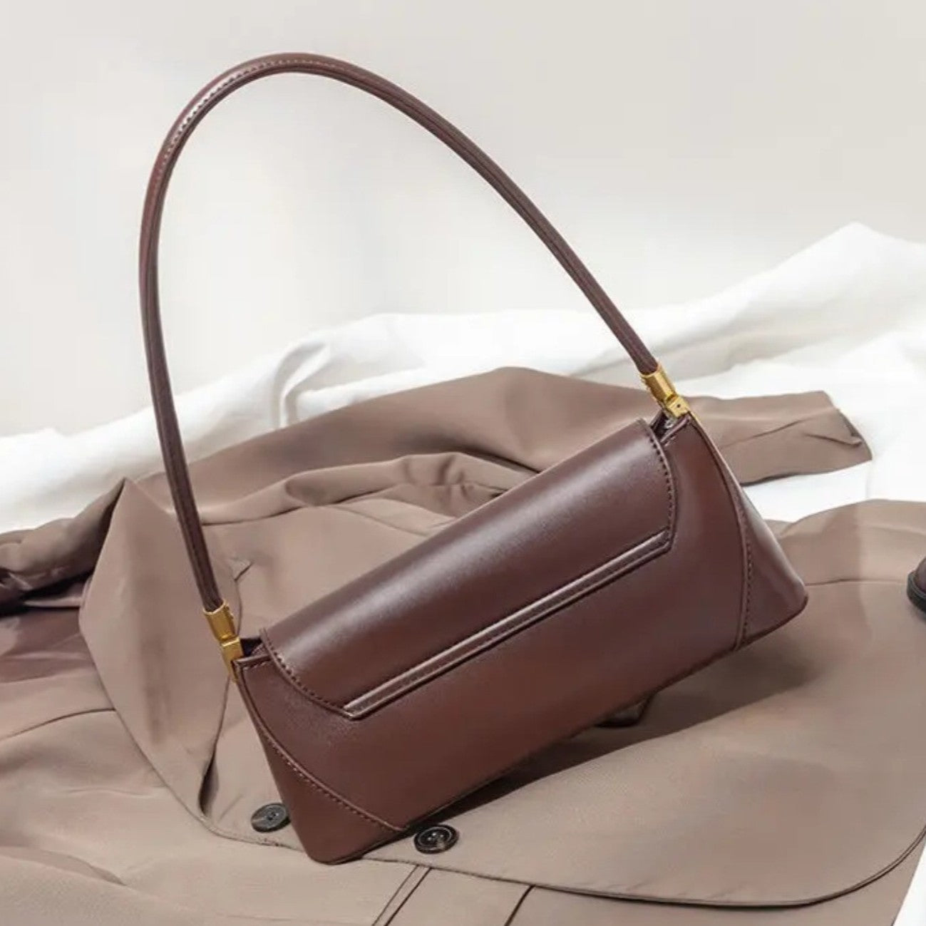 Bootara Women's Parisian Baguette Satchel – Vintage Underarm Bag with Convertible Strap & Timeless Textured Leather