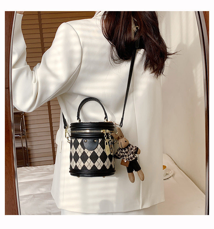 Bootara Women‘s Artisan Quilted Crossbody Bag Vintage Bunny Charm Bucket Tote