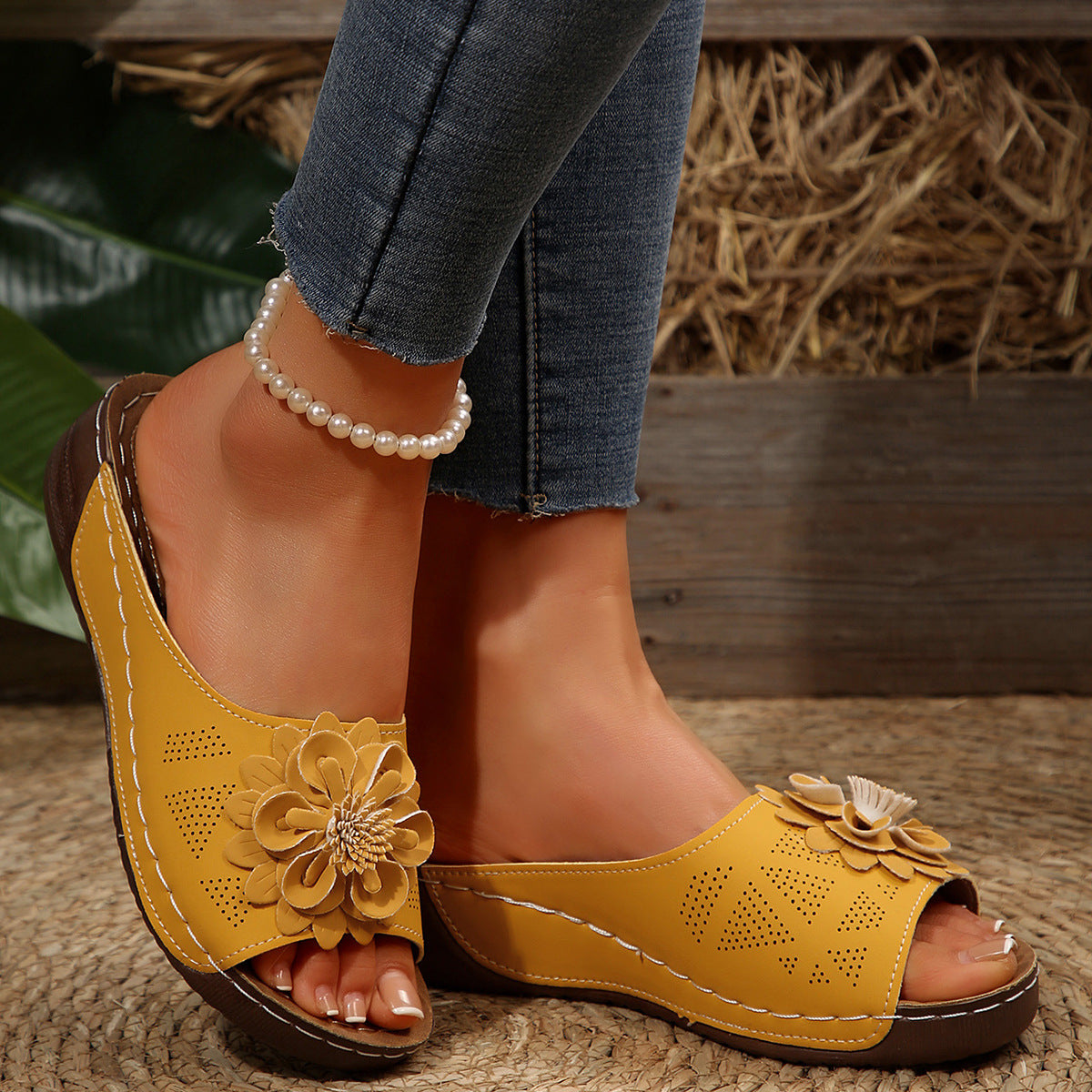 Bootara Women's Fleur Cutout Wedge Slides – Flower Appliqué Platform Sandals (US 5–11.5) (Copy)