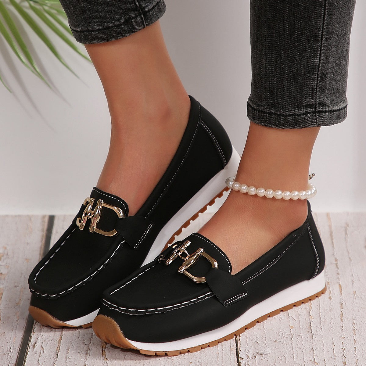 Bootara Women's Plus Size Flat Round-Toe Loafers Chain Buckle Slip-On Shoes