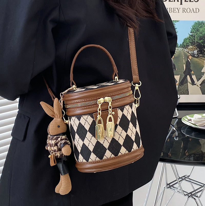 Bootara Women‘s Artisan Quilted Crossbody Bag Vintage Bunny Charm Bucket Tote