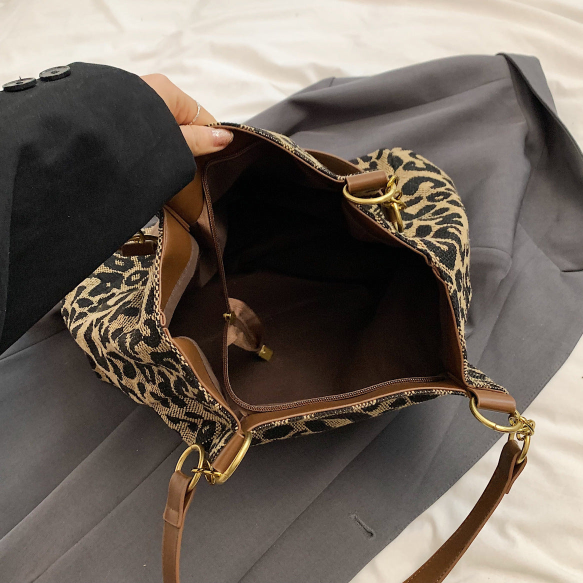 Bootara Women‘s Vintage Leopard Print Commuter Tote Spacious Work-to-Weekend Shoulder Bag