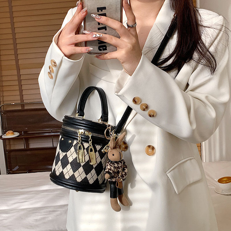 Bootara Women‘s Artisan Quilted Crossbody Bag Vintage Bunny Charm Bucket Tote
