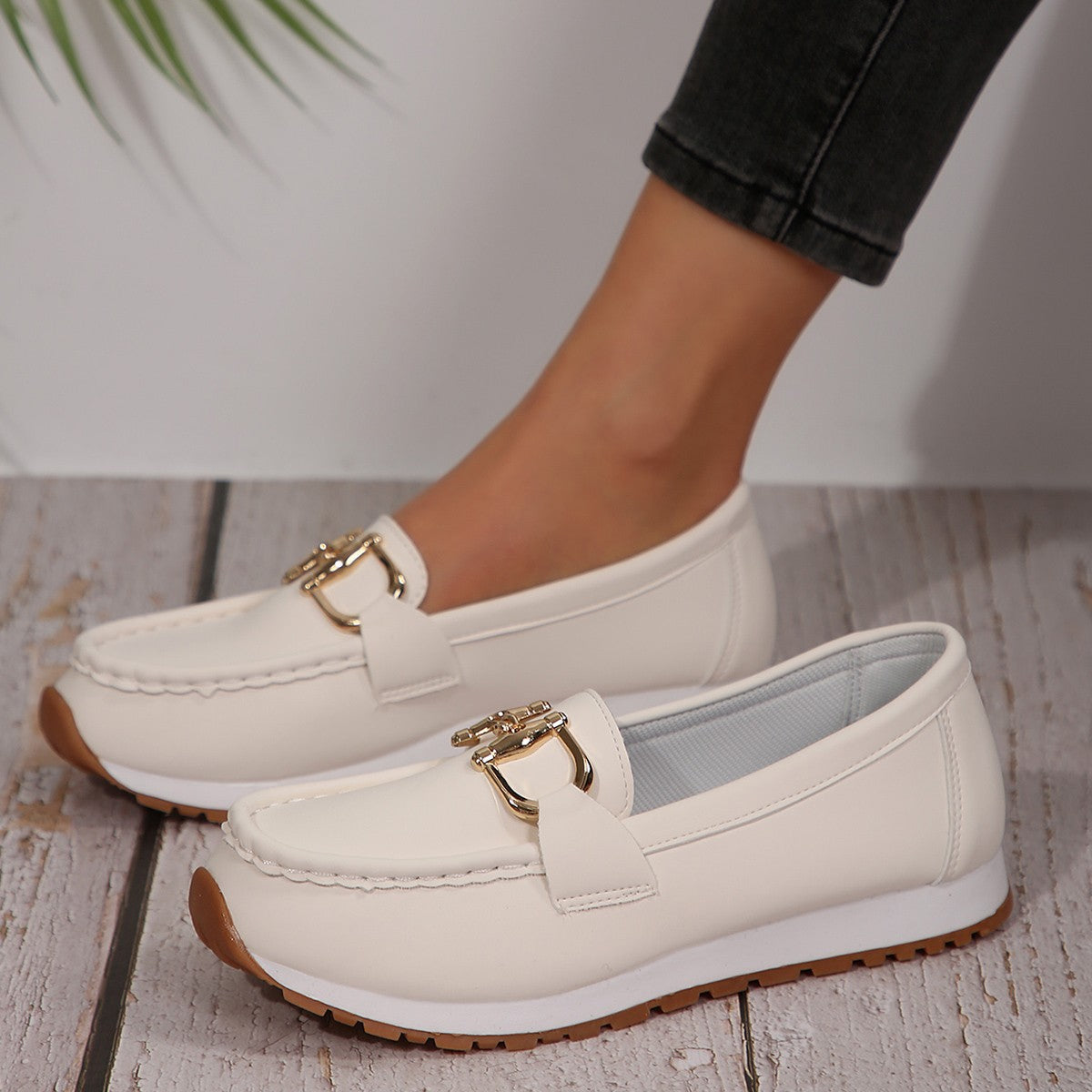 Bootara Women's Plus Size Flat Round-Toe Loafers Chain Buckle Slip-On Shoes