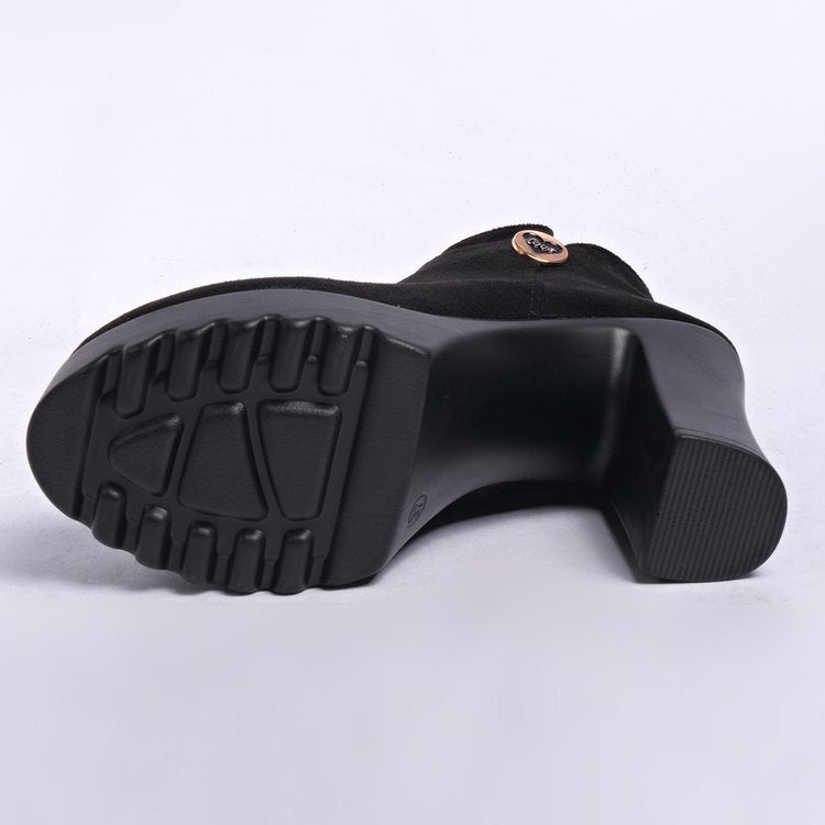 Veylisse Black ankle boot rubber outsole and block heel close-up
