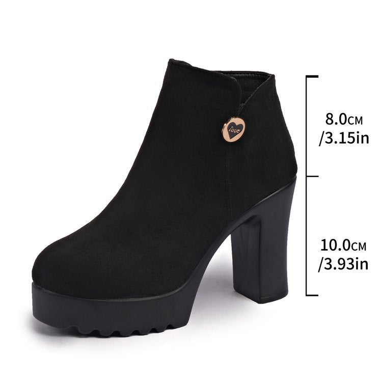 Veylisse Black platform ankle boot with 10 cm heel and 8 cm shaft measurements