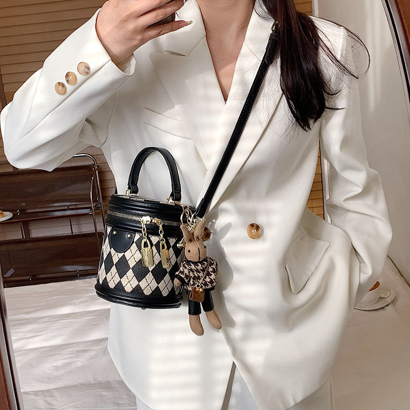 Bootara Women‘s Artisan Quilted Crossbody Bag Vintage Bunny Charm Bucket Tote